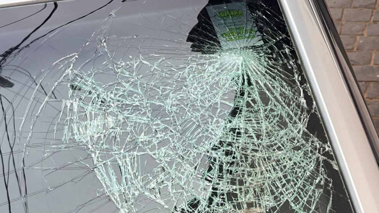 Acidente em Araguari: para-brisa fica danificado Acidente em Araguari: para-brisa fica danificado