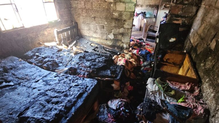 Família perdeu todos os bens durante incêndio que começou após curto-circuito da rede elétrica