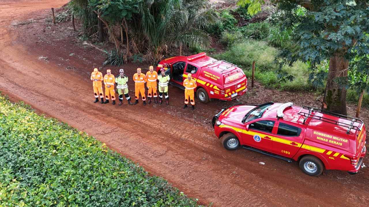 Jovens resgatadas em trilha em Peirópolis pelo Corpo de Bombeiros de Uberaba Jovens resgatadas em trilha em Peirópolis pelo Corpo de Bombeiros de Uberaba