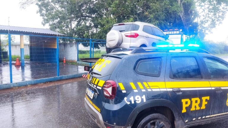 PRF recupera carro roubado em 4 horas após pane seca e prende trio
