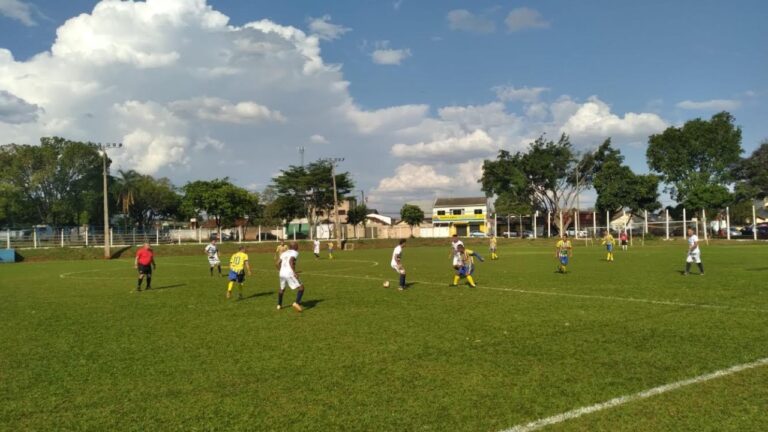 Homens jogando a Copa Futel 2026