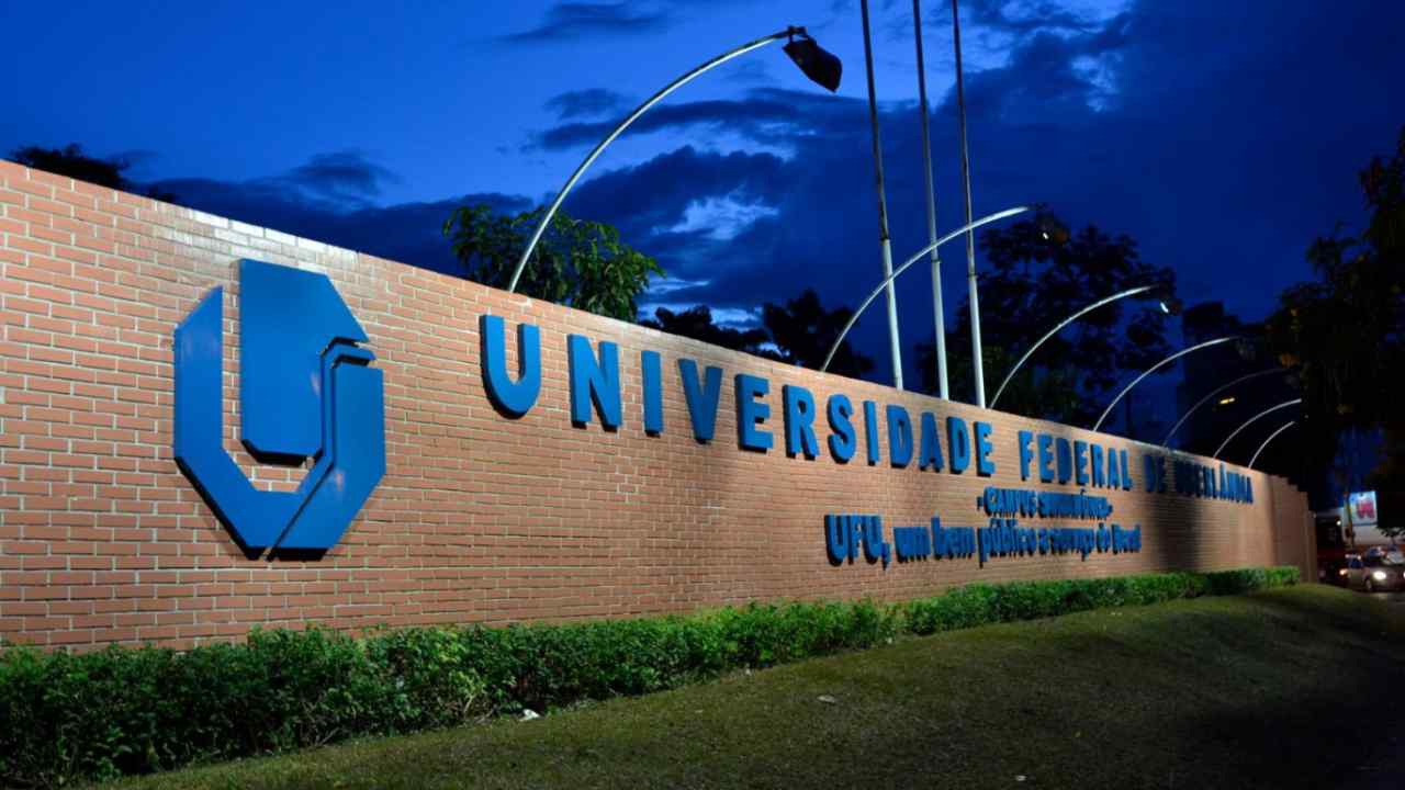UFU abre concursos