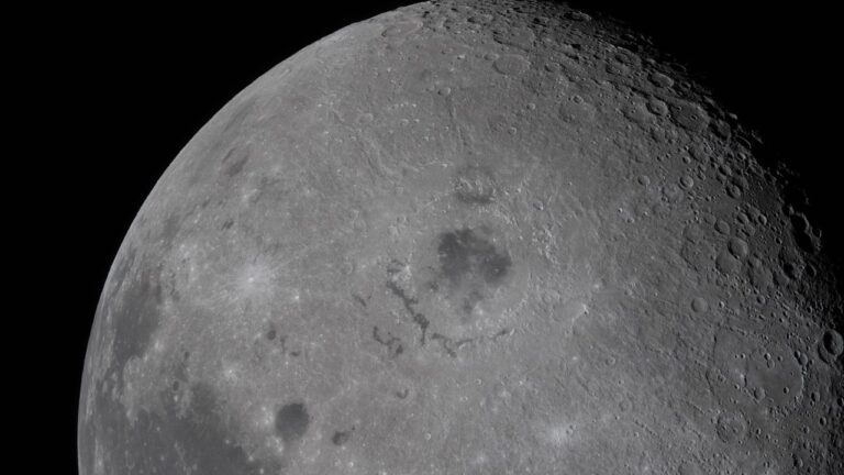 Imagens da Lua feita pela missão Artemis II em 6 de abril de 2026.