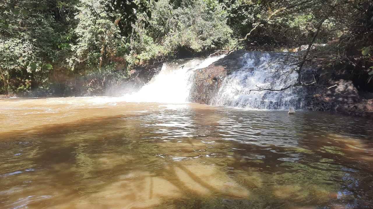 salta de cachoeira e morre afogado salta de cachoeira e morre afogado