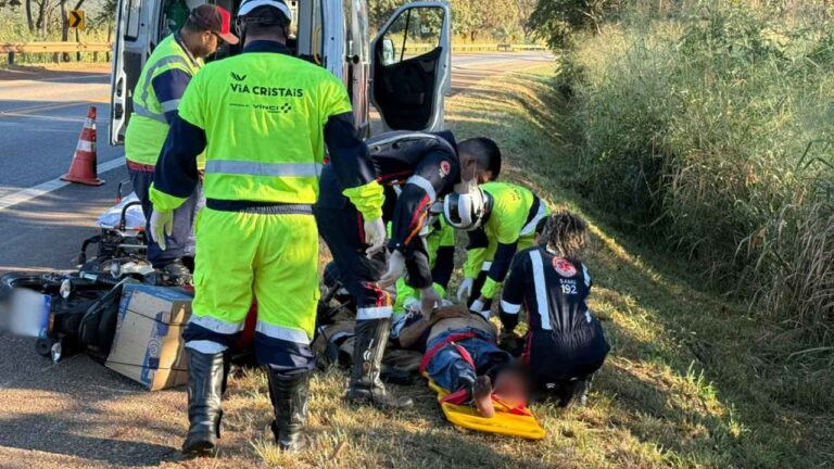 Motociclista de 64 anos fica ferido