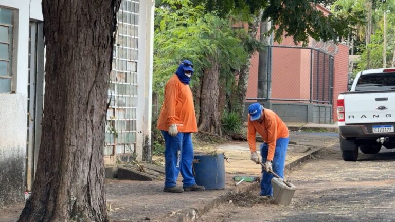 Delegacia abandonada no bairro Umuarama pertence ao Estado de Minas Gerais. Crédito: Reprodução/TV Paranaíba.