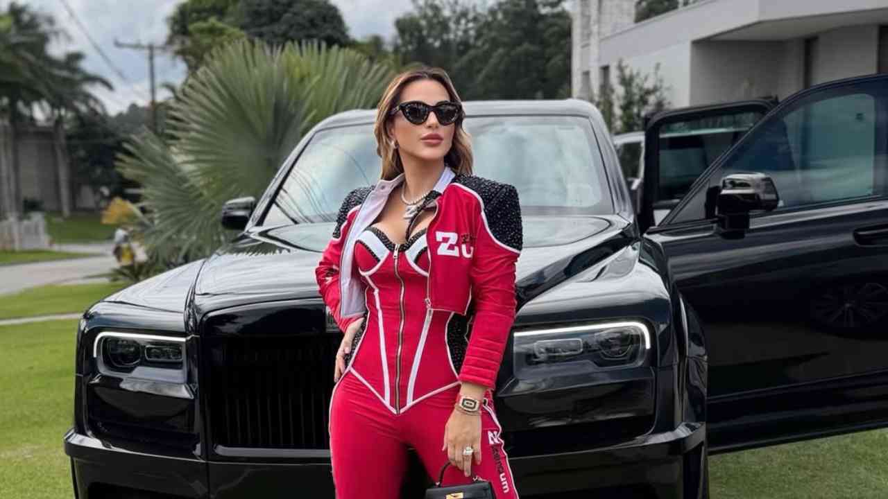Deolane Bezerra
