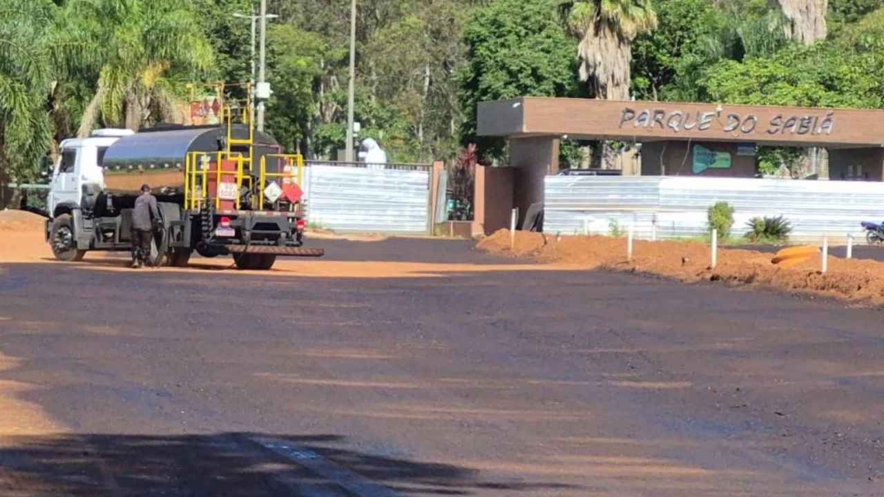 Estacionamento do Parque do Sabiá Estacionamento do Parque do Sabiá
