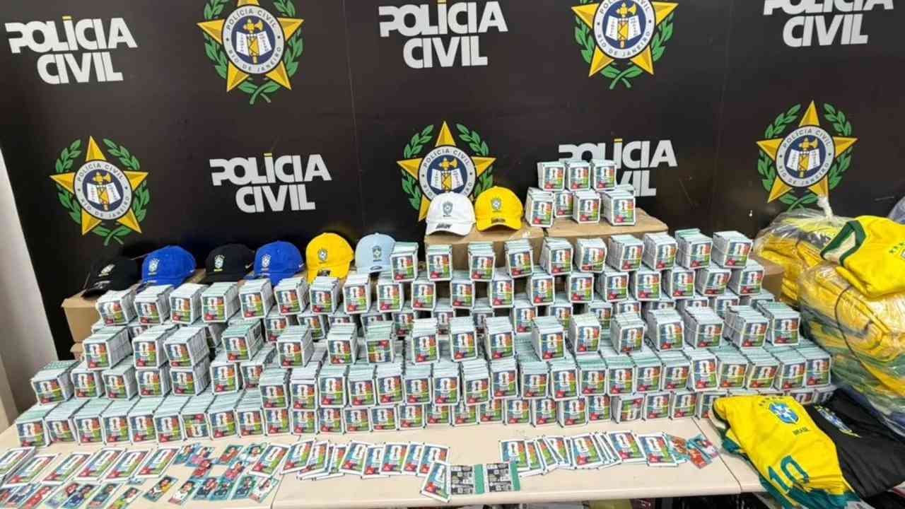 figurinhas falsas