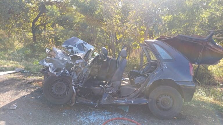 carro de motorista morto após batida com ônibus na br-262