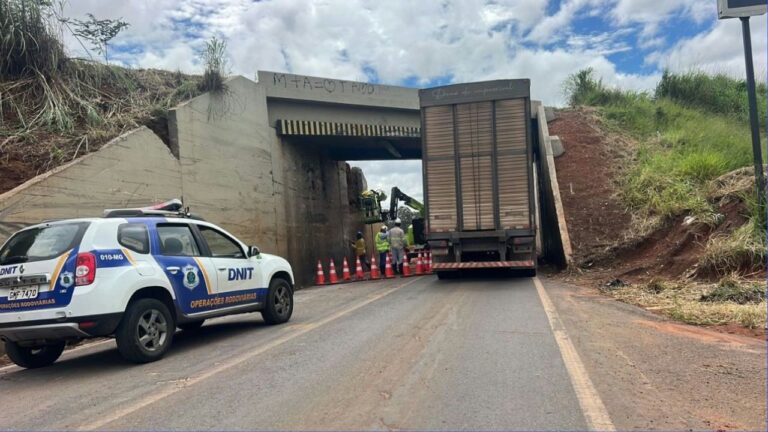 Proibição de veículos pesados no perímetro urbano de BRs passa a valer em Uberlândia - Crédito: Reprodução/DNIT