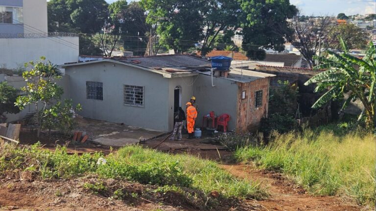 Segundo a PMMG, quando os policiais chegaram a mulher já havia fugido do local - Crédito: Reprodução/Vinícius Lemos
