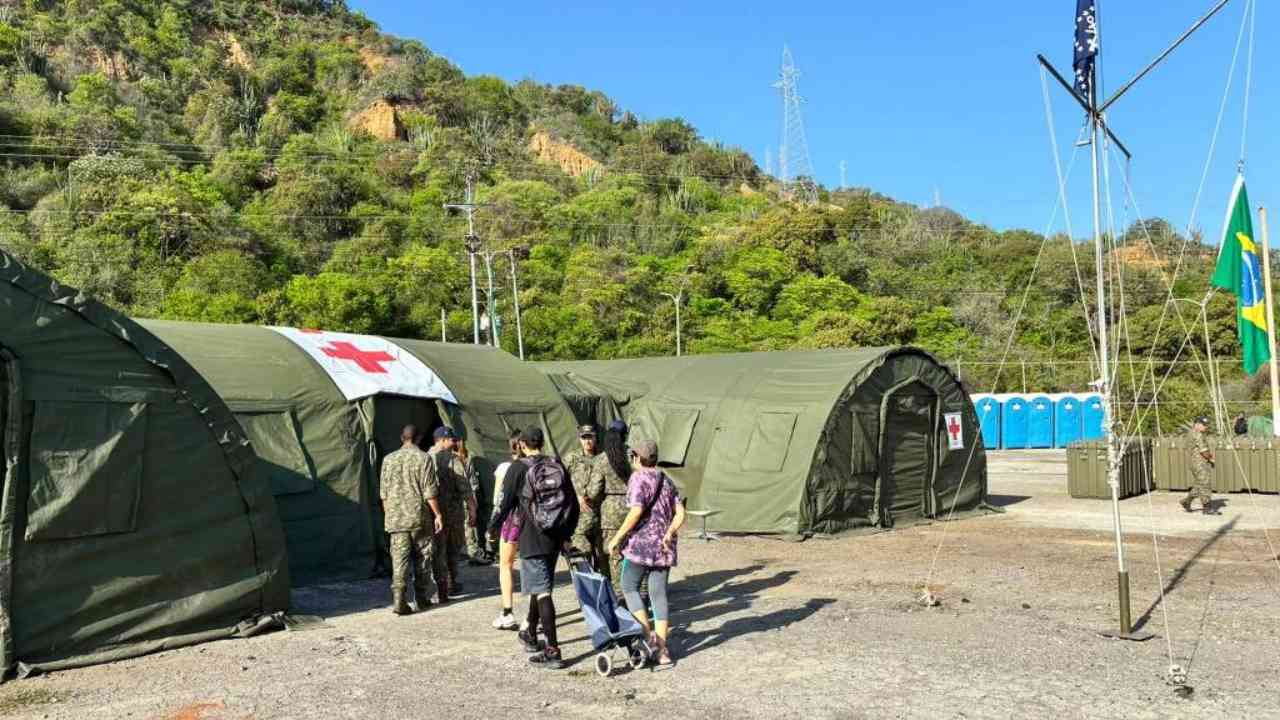 Hospital na Venezuela montado pela Marinha para ajudar vítmas dos terremotos