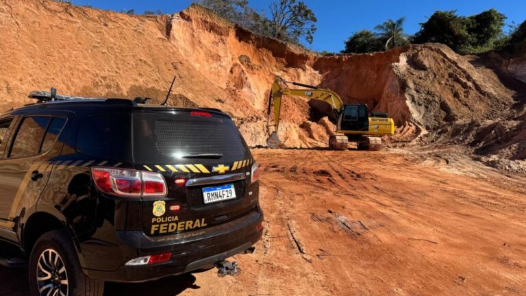 PF suspende extração ilegal de areia em MG; área equivale a 10 campos de futebol - Crédito: Reprodução/PF