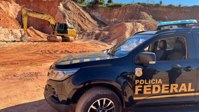 PF suspende extração ilegal de areia em MG; área equivale a 10 campos de futebol - Crédito: Reprodução/PF