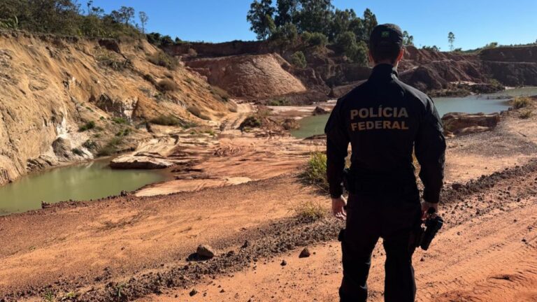 PF suspende extração ilegal de areia em MG; área equivale a 10 campos de futebol - Crédito: Reprodução/PF
