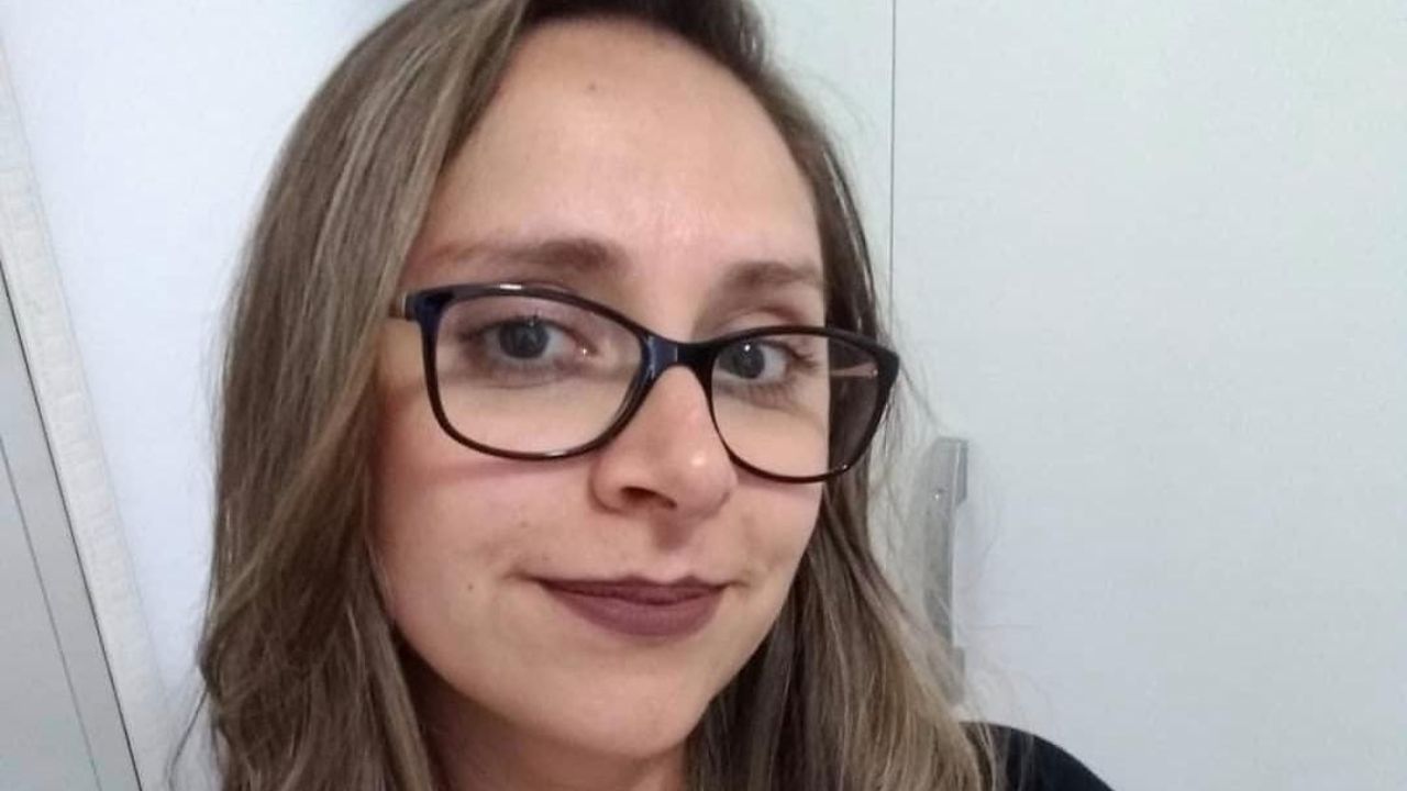 Déborah Cristina Inácio de Almeida, de 39 anos, atriz;