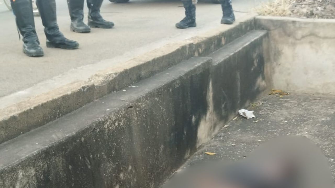 Homem morre após tropeçar em meio fio, em João Pinheiro Homem morre após tropeçar em meio fio, em João Pinheiro