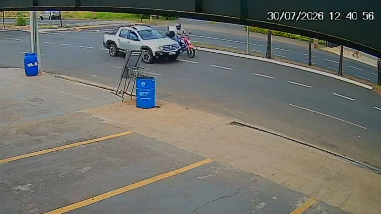camera que registrou momento em que motorista atropelou motociclista
