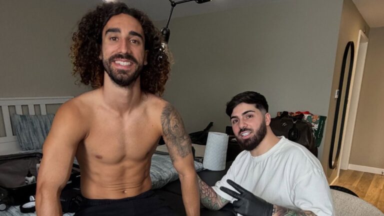 cucurella pagando promessa tatuando