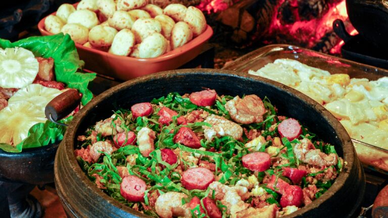 Mais do que receitas, a gastronomia mineira preserva histórias, reúne famílias e mantém viva uma tradição que atravessa gerações