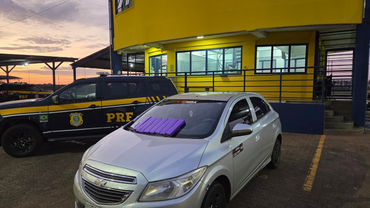 carro de jovem que é preso por transportar maconha