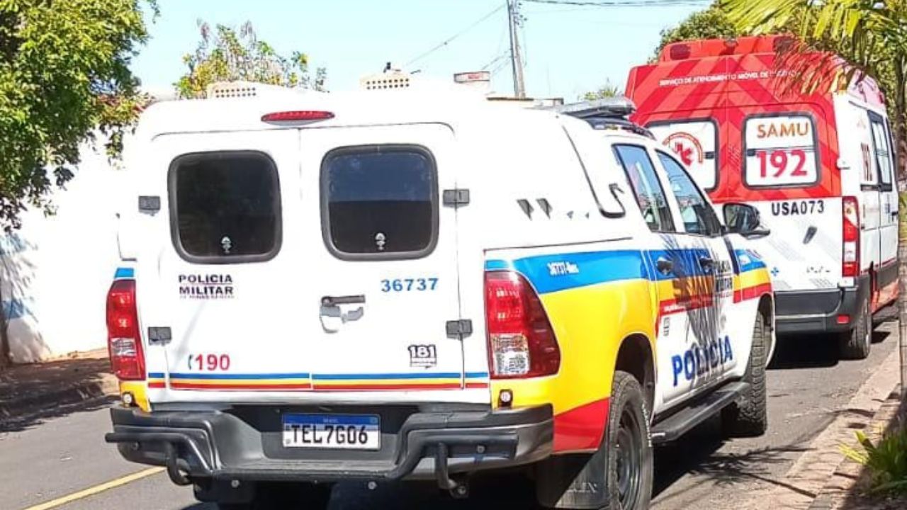 guarnições da polícia militar e ambulancia do smau em ocorrência de bebê recém nascido encontrado morto em uberlândia