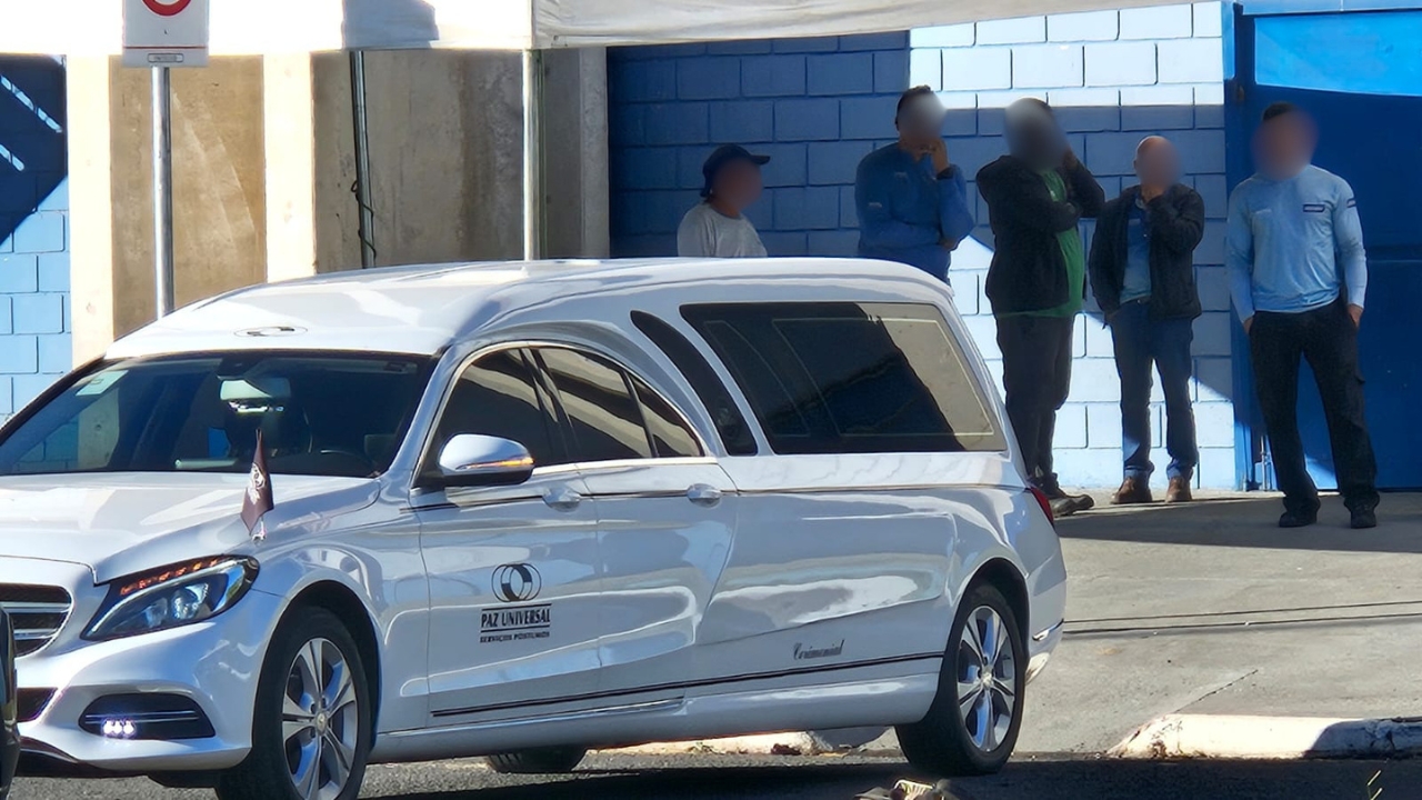 Cortejo chega à Arena Sabiazinho para o velório de Odelmo Leão Cortejo chega à Arena Sabiazinho para o velório de Odelmo Leão