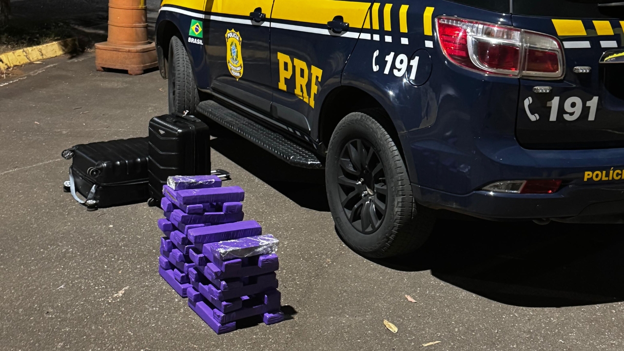 PRF encontrou 36 quilos de maconha em duas malas