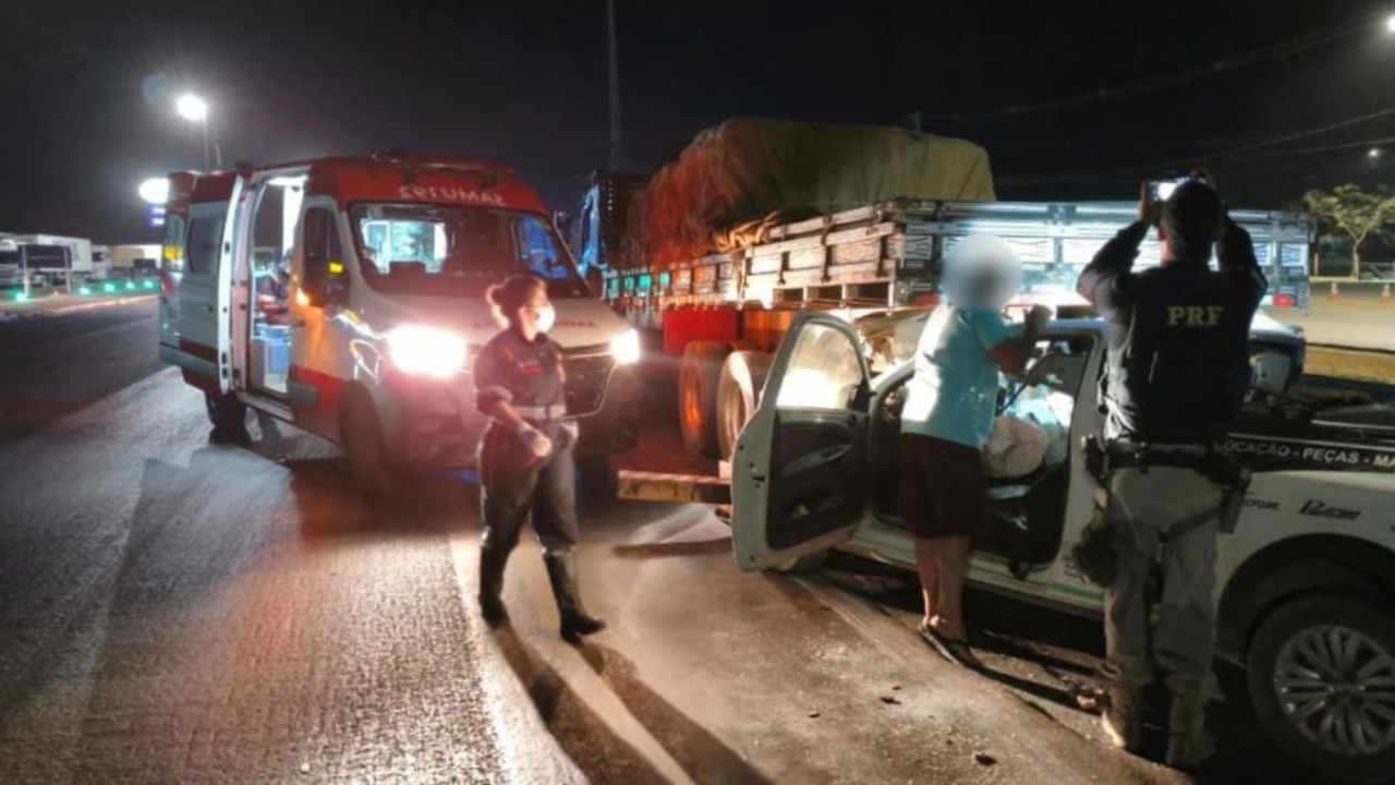Idoso fica ferido após bater carro Idoso fica ferido após bater carro
