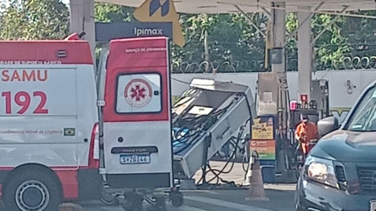 Motorista atinge bomba de combustível