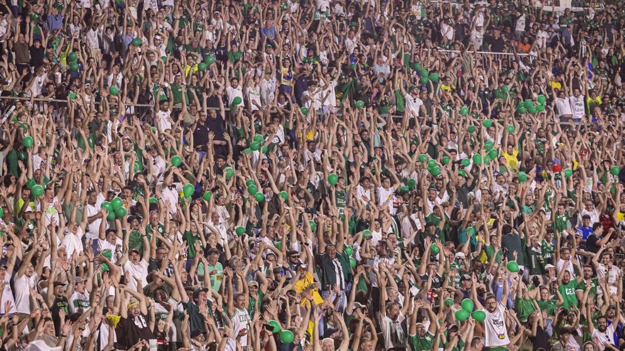 Torcida Uberlândia Esporte UEC em jogo contra o ABC, de Natal