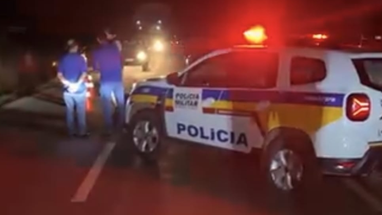 Motociclista morre atropelado após atingir pedestre em Amanhece Motociclista morre atropelado após atingir pedestre em Amanhece