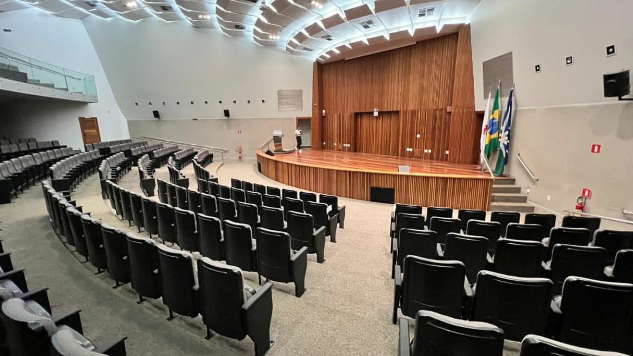 auditório da Câmara de Dirigentes Lojistas (CDL) advogados auditório da Câmara de Dirigentes Lojistas (CDL) advogados