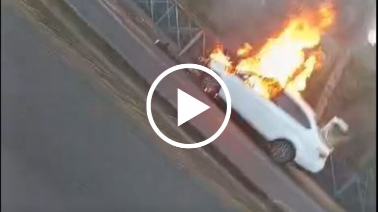carro pega fogo