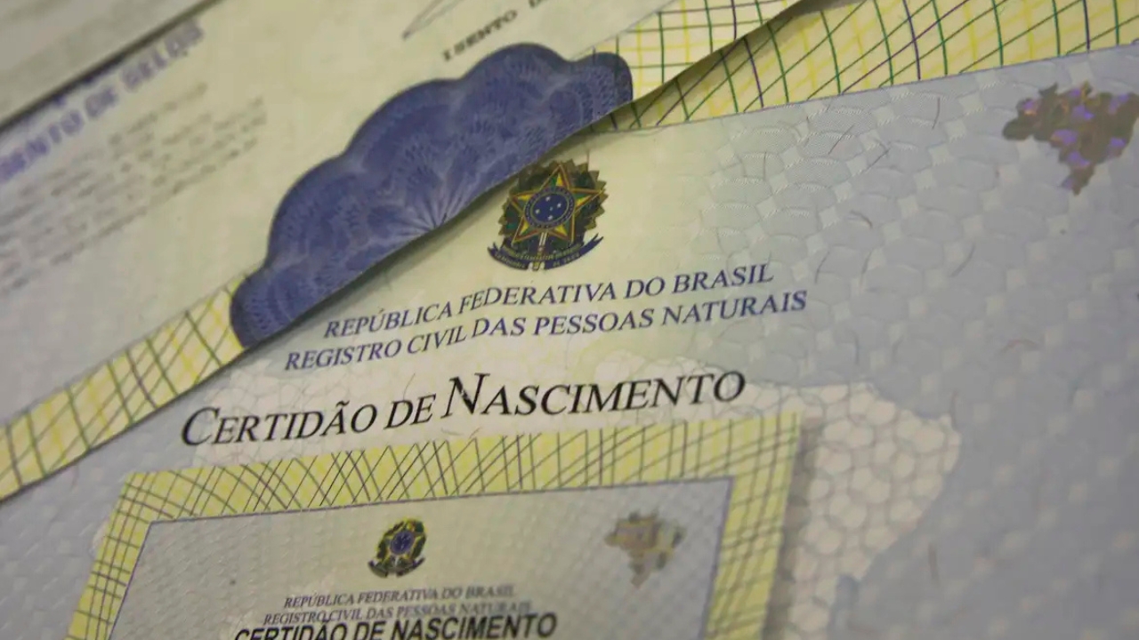 Mulher descobre que seu nome estava na certidão de uma filha que não era dela - registro