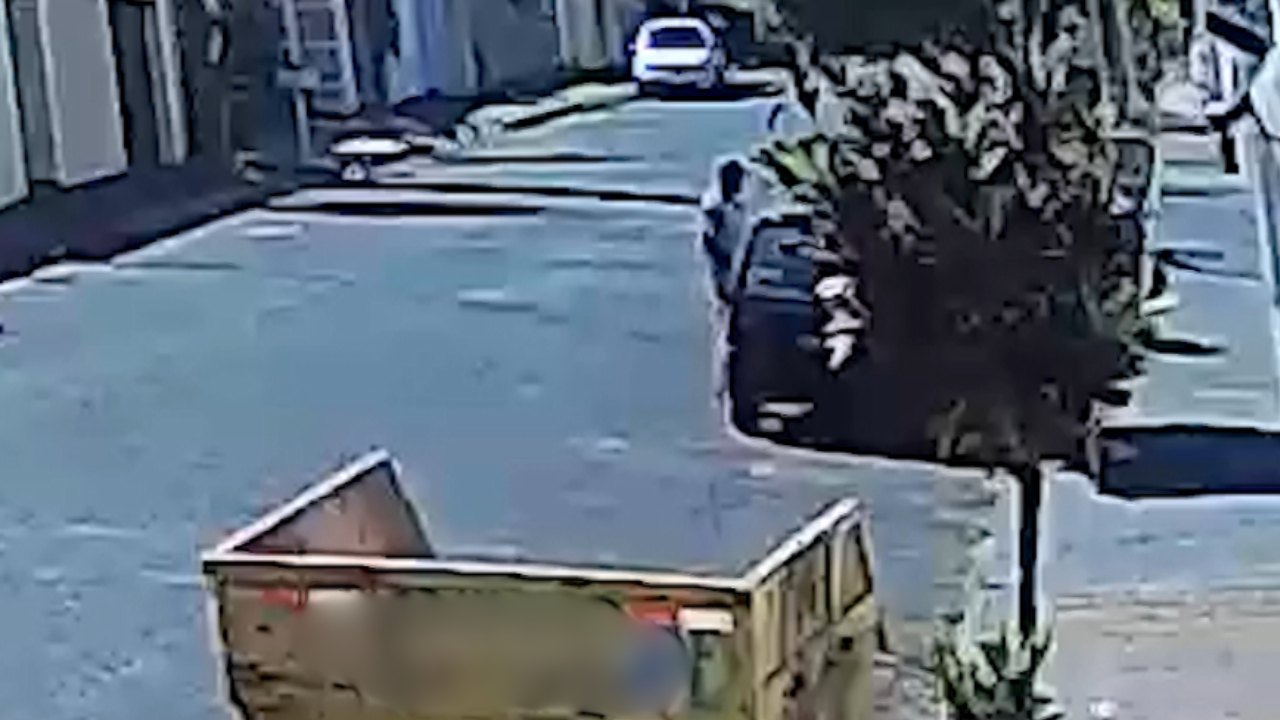 Câmeras flagram furto de Fiat Uno no Santa Mônica; veja vídeo Câmeras flagram furto de Fiat Uno no Santa Mônica; veja vídeo