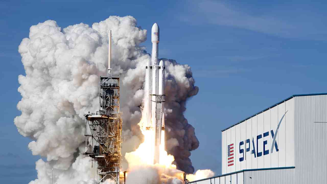 foguete da spacex atinge a lua