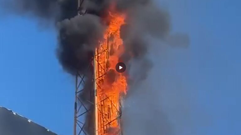 Torre de telefonia é tomada por chamas em Uberlândia; veja o vídeo