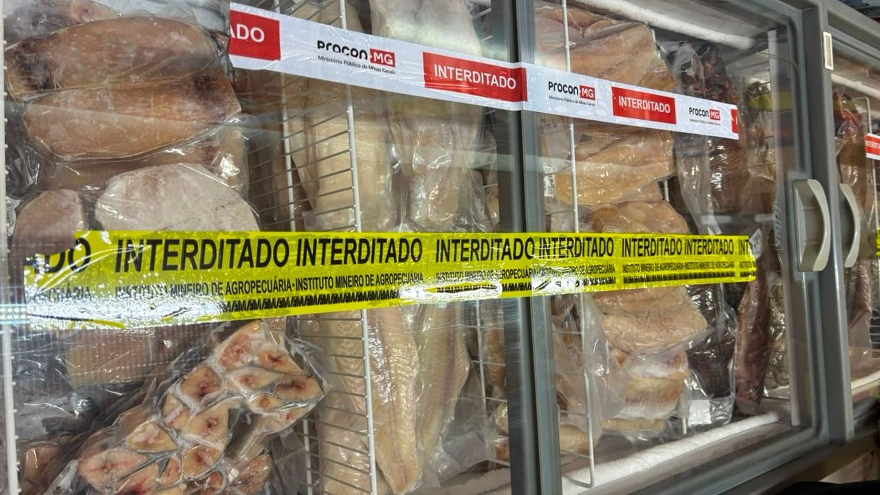 peixe congelado apreendido durante fiscalização
