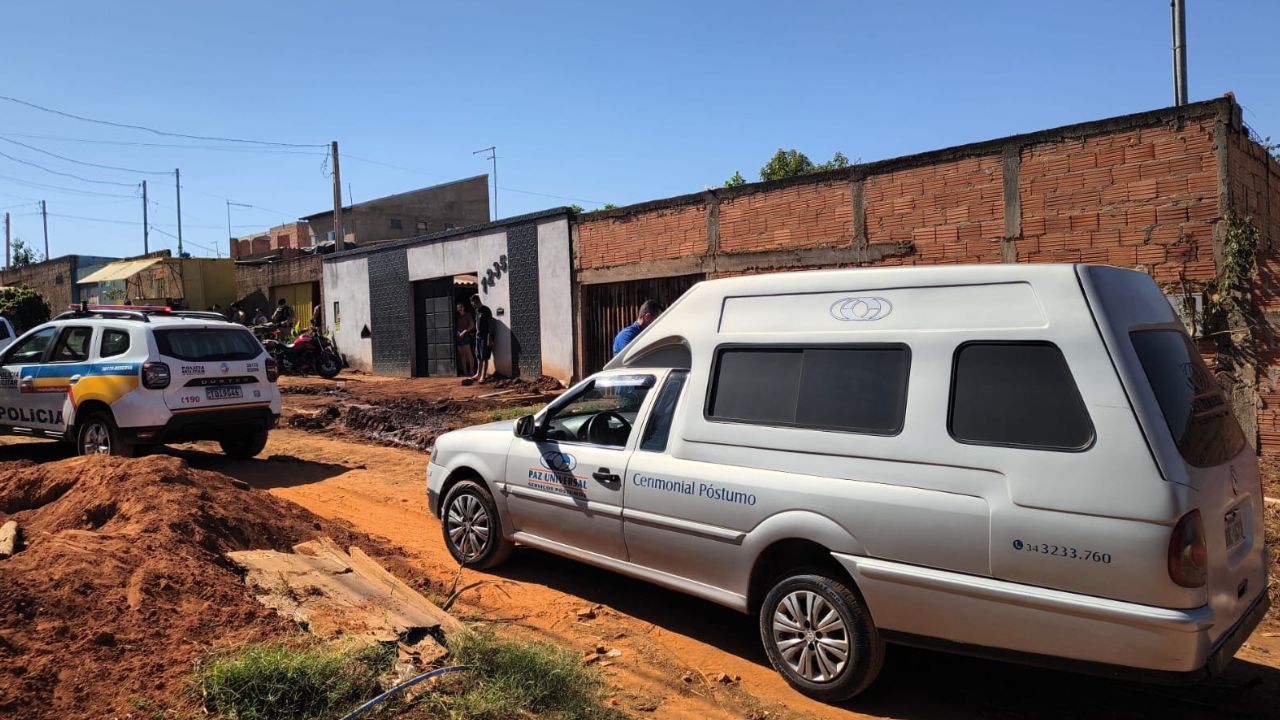 Homem é encontrado morto Homem é encontrado morto