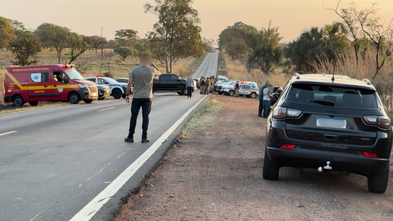 Ocupação na MGC-497 reúne famílias em terreno cercado pela Polícia Militar em Uberlândia Ocupação na MGC-497 reúne famílias em terreno cercado pela Polícia Militar em Uberlândia
