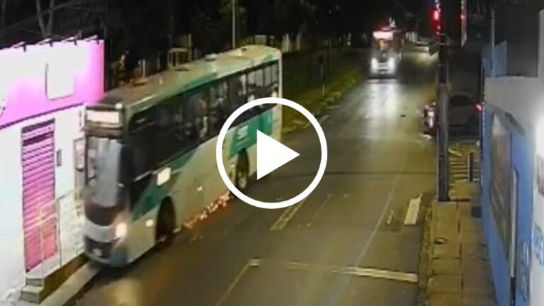 Ônibus perde roda