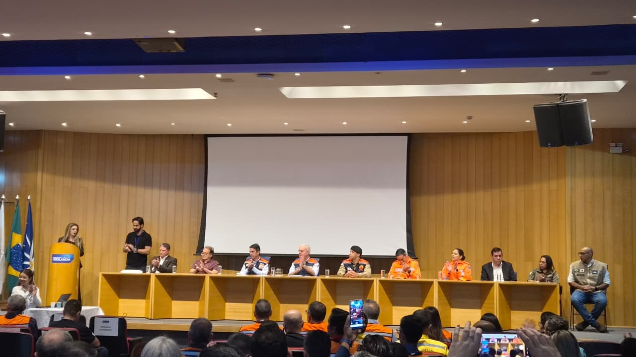 Plano contra queimadas em Uberlândia reúne representantes de órgãos públicos e instituições parceiras Plano contra queimadas em Uberlândia reúne representantes de órgãos públicos e instituições parceiras
