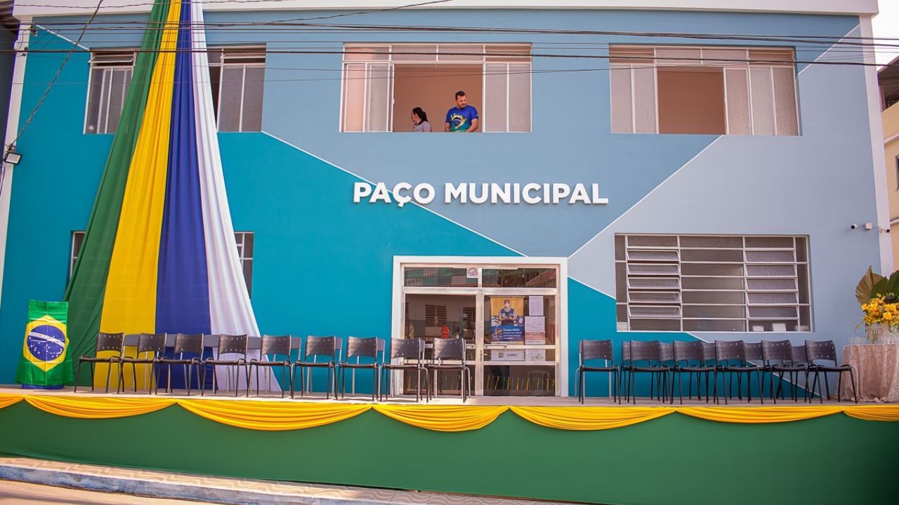 prefeitura de santa barbara do tugudio é acusada, na ação do MPMG, de gastar mais do que pode em show da ana castela