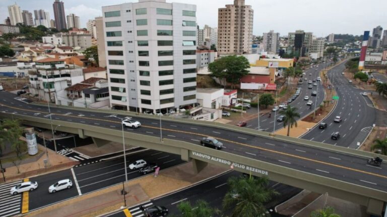 O edital da Prefeitura de Uberlândia previa R$ 150 milhões em melhorias nas vias urbanas da cidade - Crédito: Reprodução/PMU