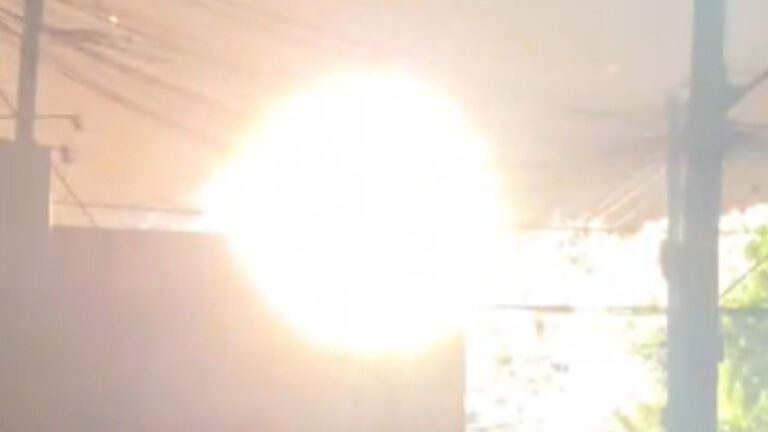 VÍDEO: explosão em poste deixa 833 pessoas sem energia na zona sul de Uberlândia