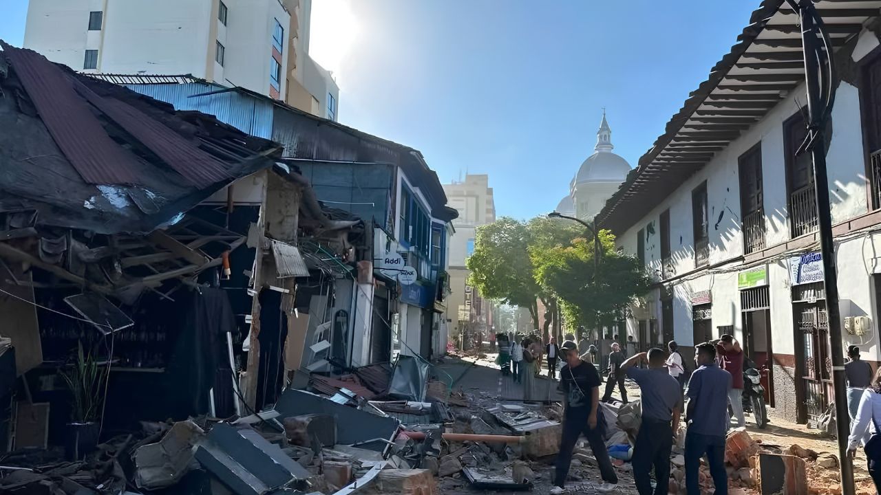 Um terremoto de magnitude 7,4 atingiu a Colômbia nesta segunda-feira (10), provocou desabamentos e deixou pelo menos 20 mortos