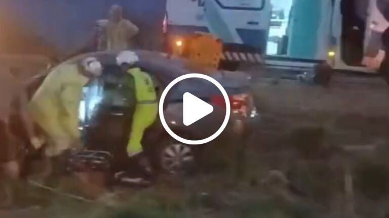 Acidente entre carro e moto