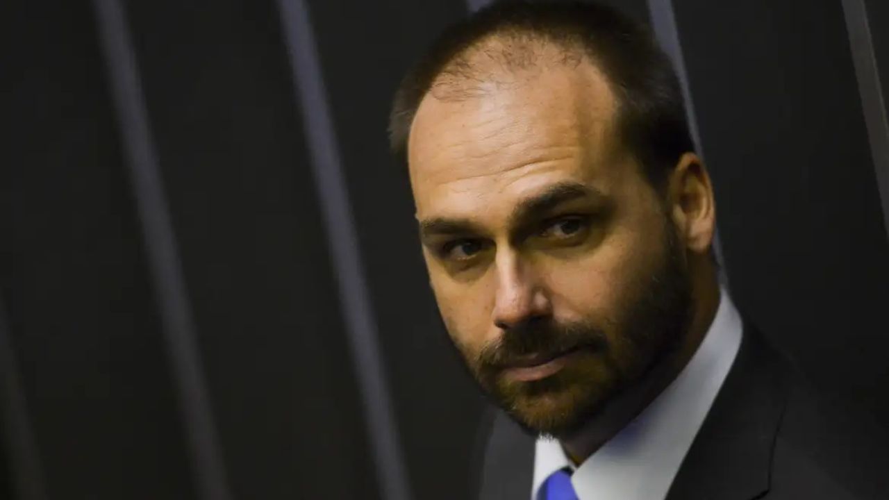 Eduardo Bolsonaro demitido Eduardo Bolsonaro demitido